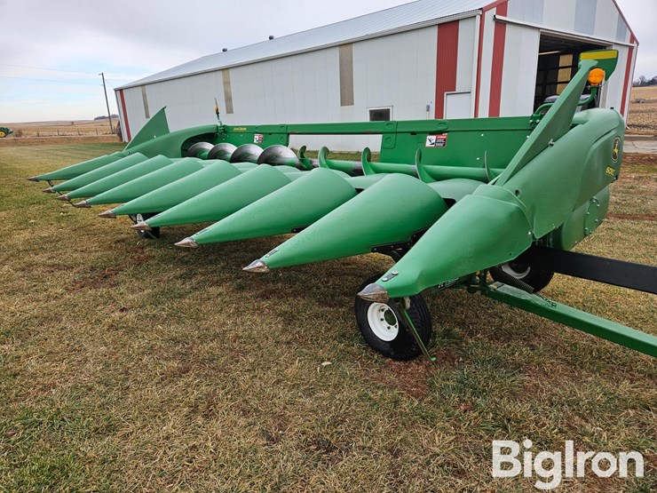 2016-john-deere-608c-image-1