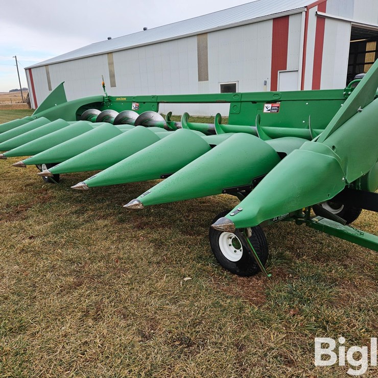 2016 JOHN DEERE 608C