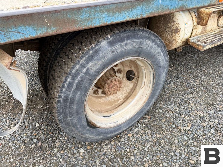 1990-ford-f700-image-15