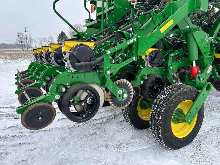 2021-john-deere-1795-image-16