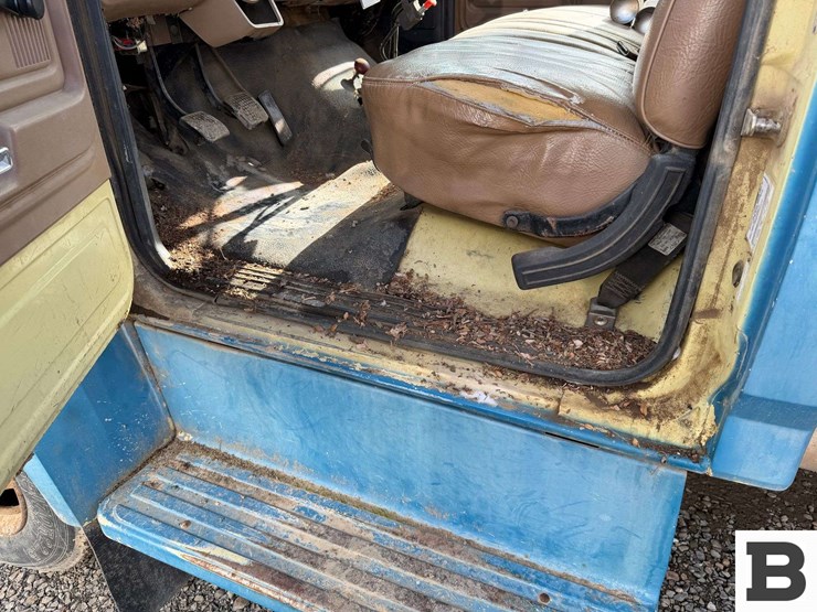 1993-ford-f700-image-29