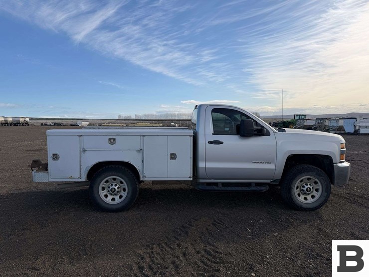 2017-chevrolet-silverado-3500-image-6