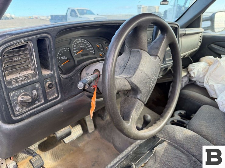 2005-chevrolet-silverado-3500-image-25