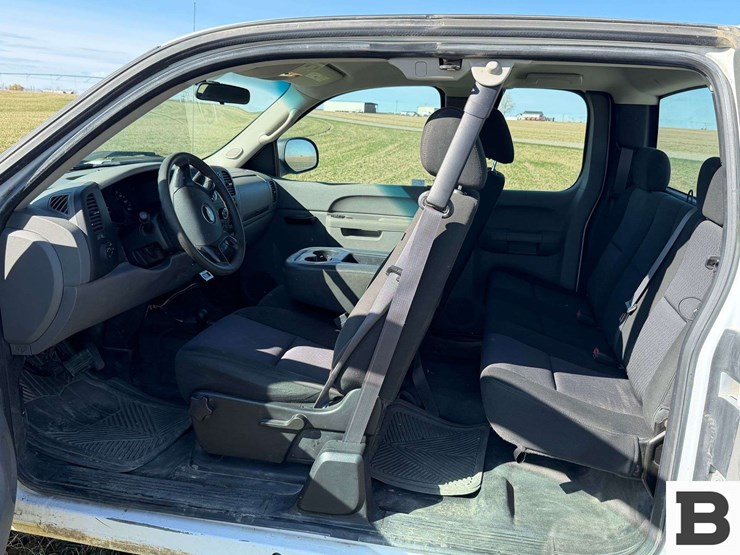 2012-chevrolet-silverado-1500-image-21