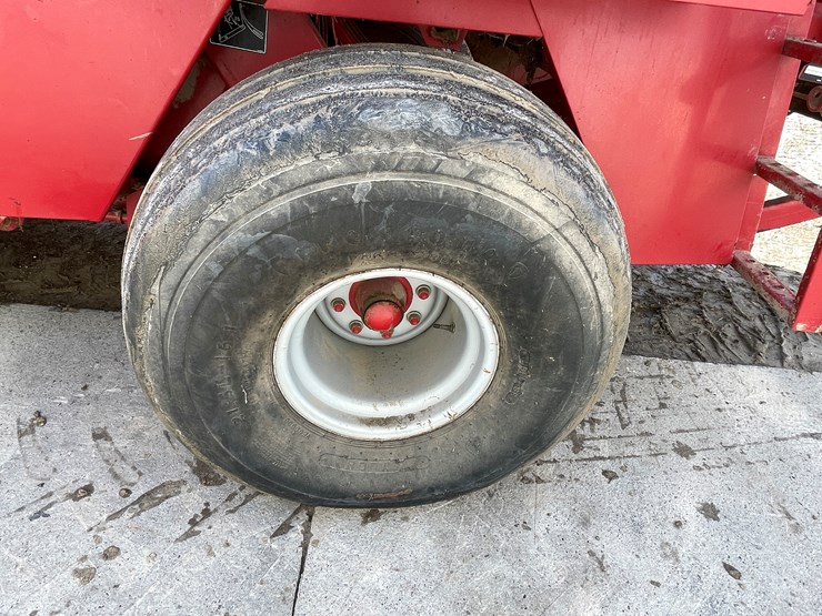 #3200-•-case-8575-square-baler-image-41