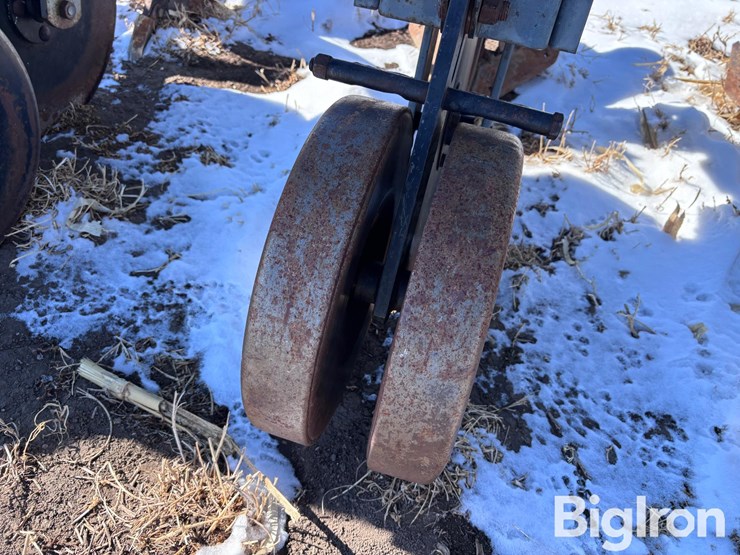 hiniker-8r30-folding-cultivator-w/ridging-wings-image-13