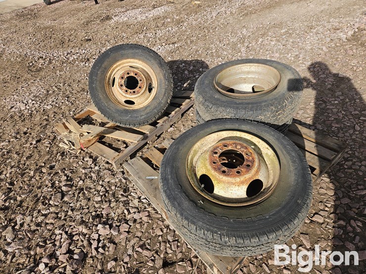 16.5"-tires-on-8-bolt-steel-dually-rims-image-3