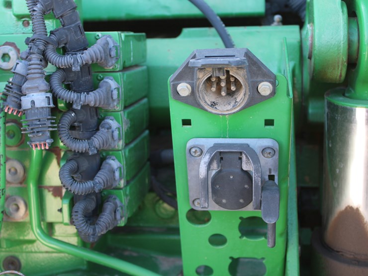 john-deere-8285r-image-29