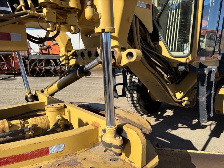 caterpillar-143h-image-12