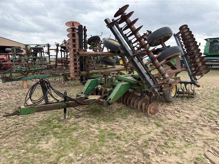 john-deere-25-image-1