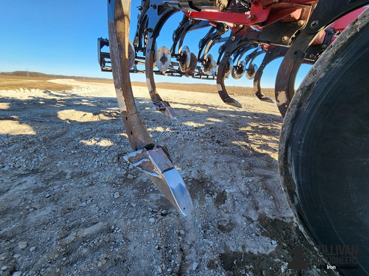 2011-case-ih-870-ecolo-tiger-9-shank-disk-ripper-image-12