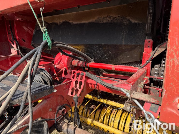 2004-new-holland-br780-image-12