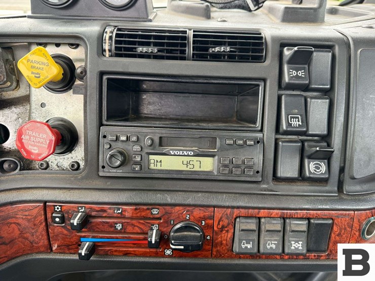 2001-volvo-vnl-tractor-truck---albany,-or-image-48