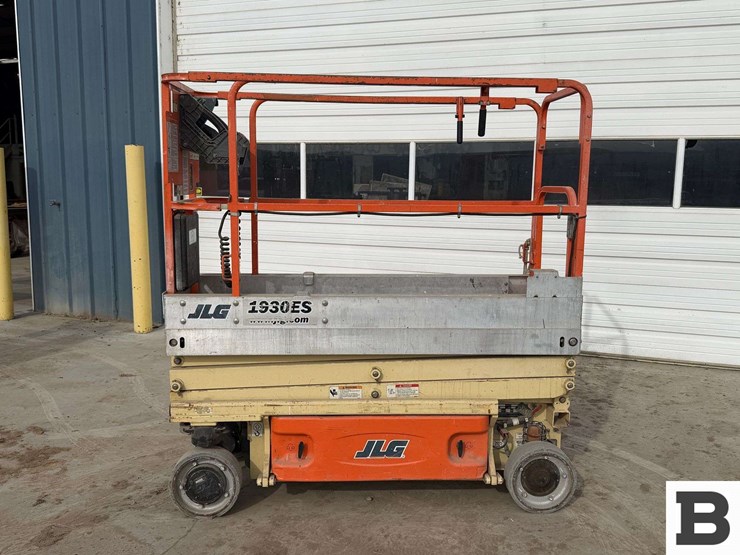 2011-jlg-1930es-image-4