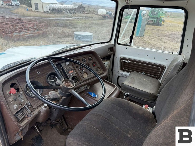 1980-ford-9000-image-40