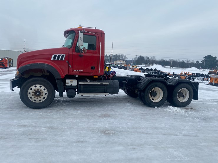 #1145-•-2009-mack-gu713-semi-tractor-(has-wi-title)-(mosinee,-wi)-image-16