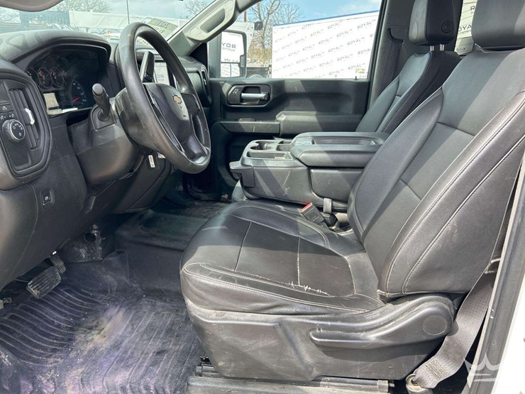 2021-chevrolet-silverado-2500-image-14