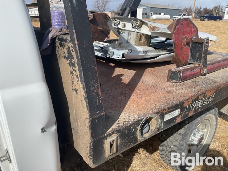 2004-gmc-k2500-image-9