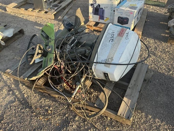 johnson-100-outboard-boat-engine-and-assorted-image-1