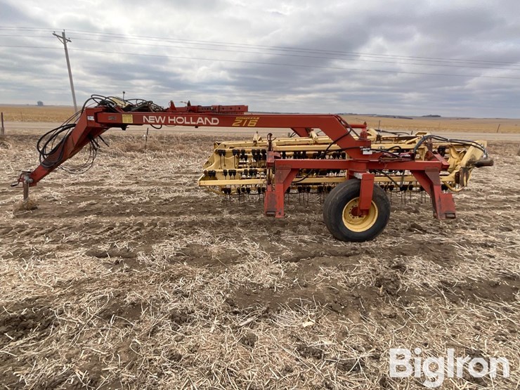 new-holland-216-image-8