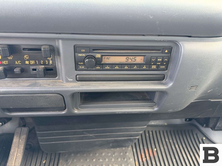 2007-isuzu-npr-image-19