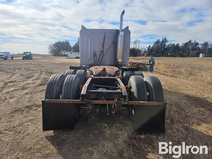 1994-freightliner-fld112-image-6