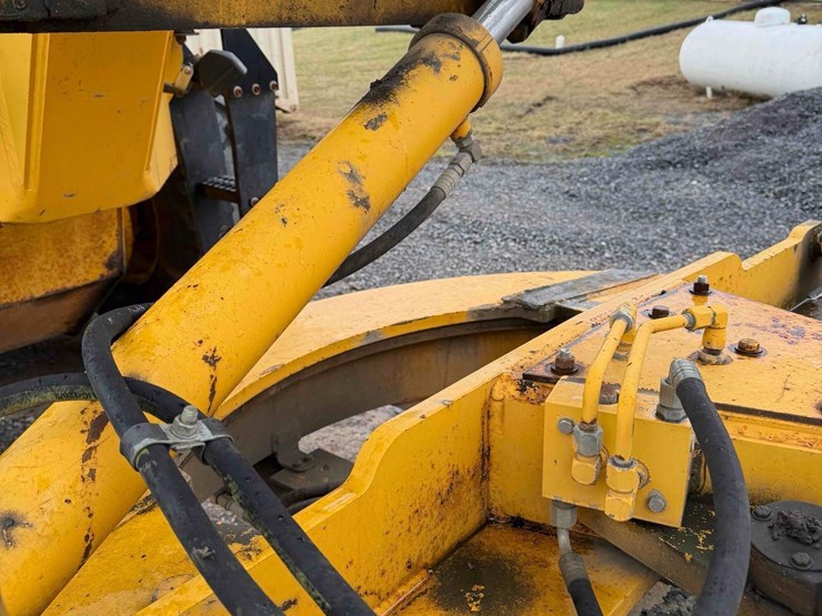 2005-volvo-g710b-image-17