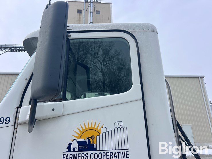 2007-freightliner-columbia-120-image-9