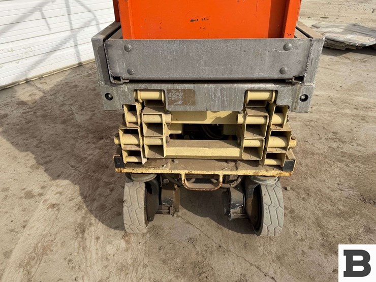 2011-jlg-1930es-image-8