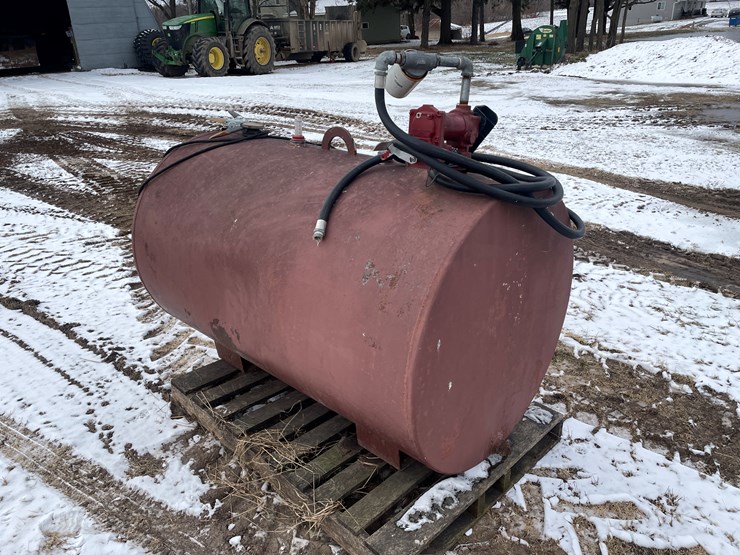 #7404-•-275-gallon-fuel-tank-with-pump-(somerset,-wi)-image-2