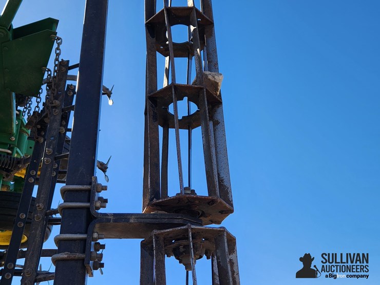 2011-john-deere-2210-image-17