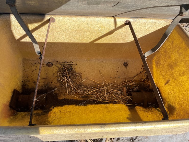 #7410-•-john-deere-fert-boxes-(bloomer,-wi)-image-5
