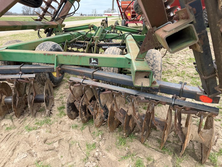 john-deere-25-image-23