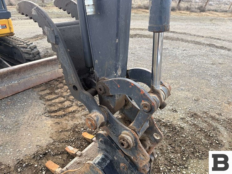 2012-deere-35d-image-46