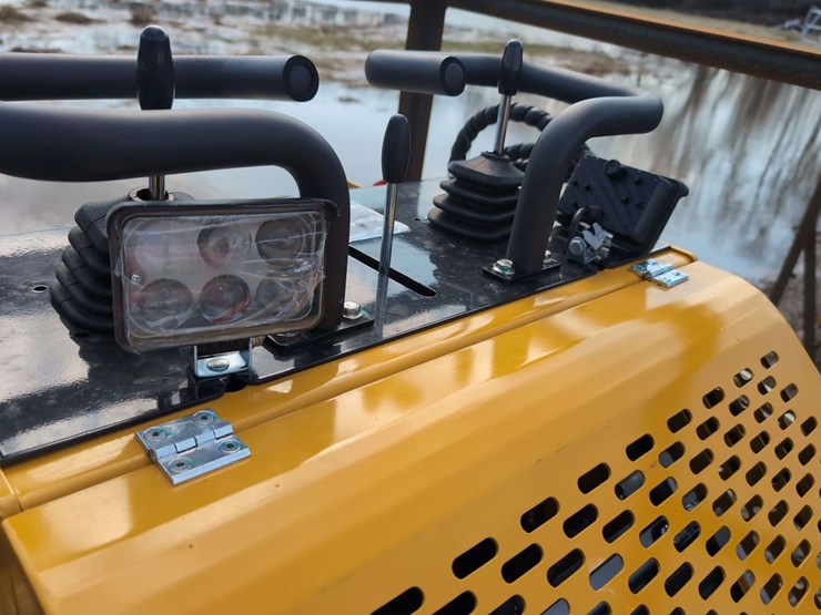 agt-mini-crawler-skid-steer-mx-crt23-*-front-light-bracket-damage-review-photos-image-11