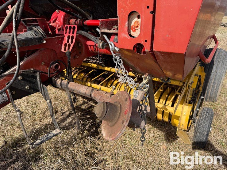 2004-new-holland-br780-image-11