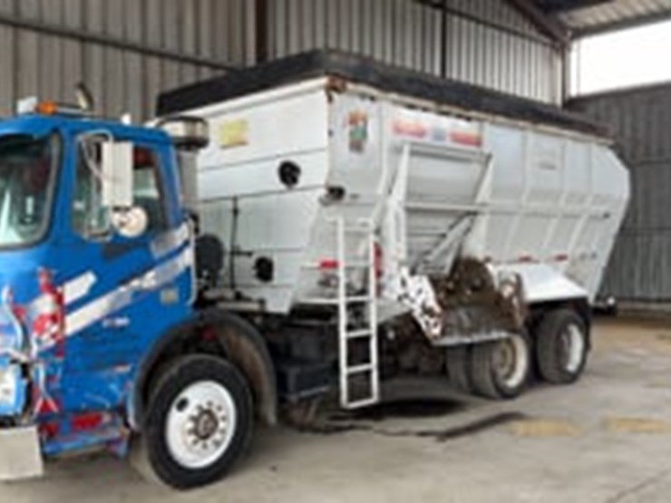 1996-volvo-wx-feed-truck---albany,-or-image-86