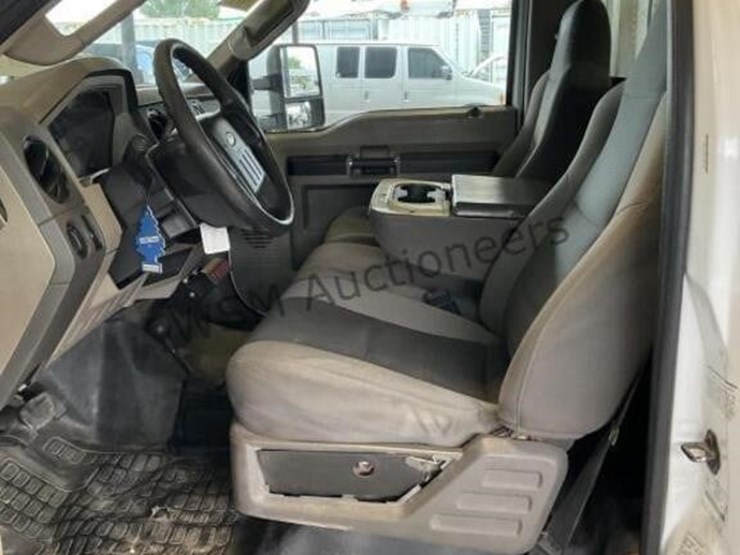 2010-ford-f550-image-21