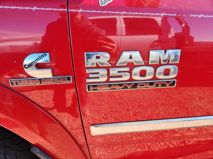 2018-ram-3500-laramie-image-8