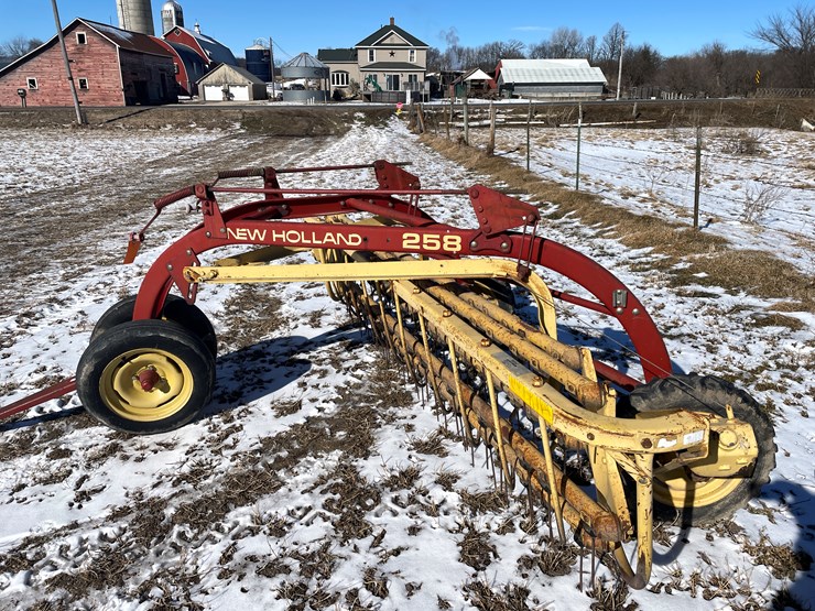 new-holland-258-image-7