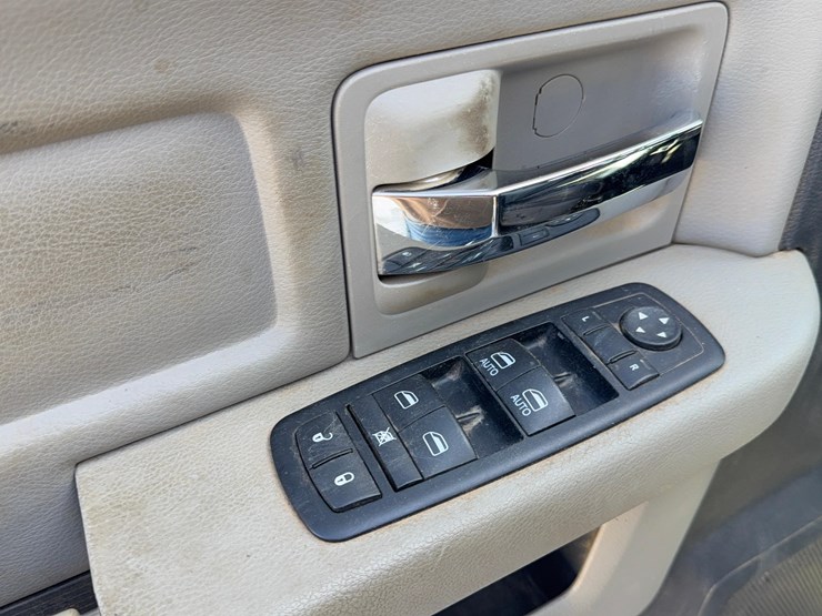 2012-dodge-1500-image-13