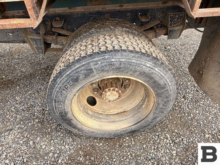 1990-ford-f700-image-15