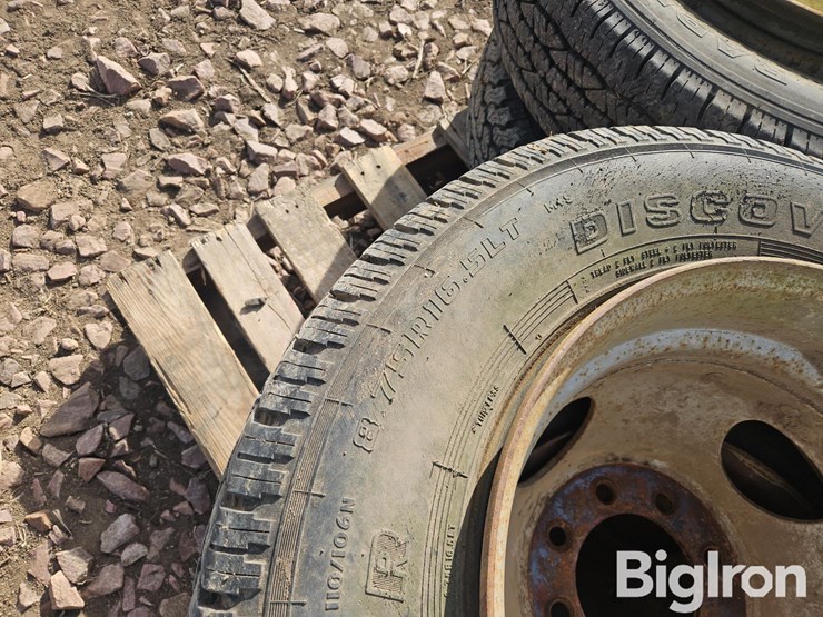 16.5"-tires-on-8-bolt-steel-dually-rims-image-10