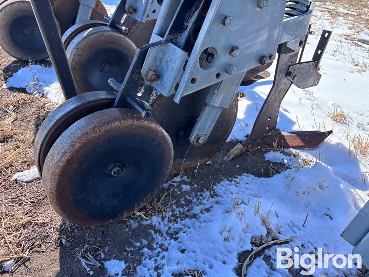 hiniker-8r30-folding-cultivator-w/ridging-wings-image-11