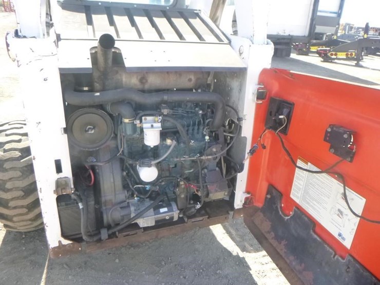 2005-bobcat-s300-image-23