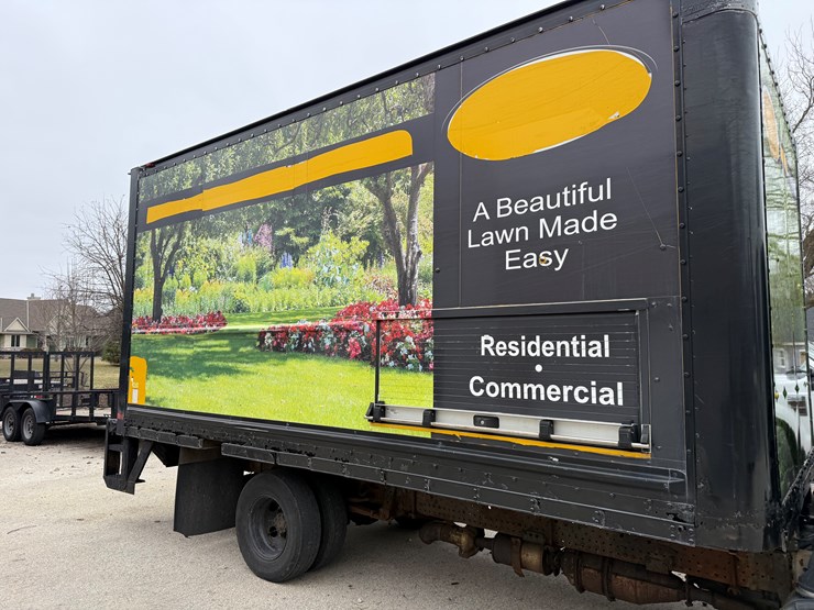 #1154-•-2009-isuzu-box-truck-(has-wi-title)-(new-berlin,-wi)-image-5