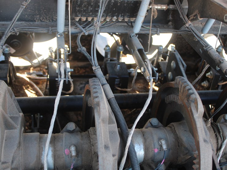 2019-case-ih-lb434xl-image-42