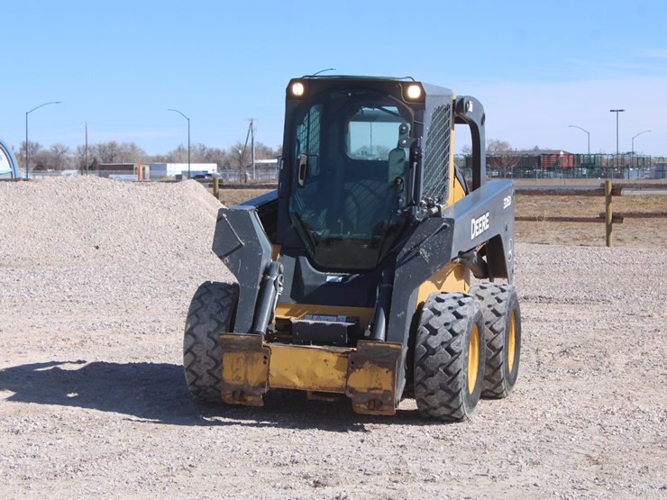 2011-deere-326d-image-2