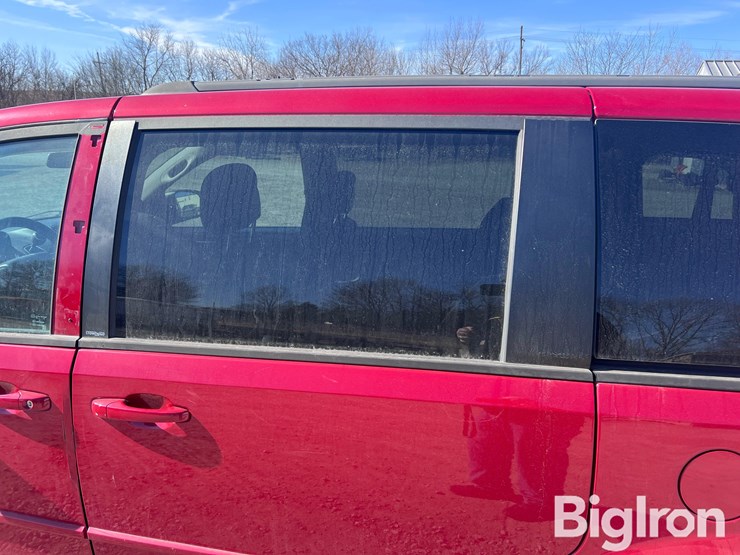 2013-dodge-grand-caravan-sxt-image-11