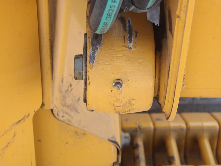 john-deere-325-image-35